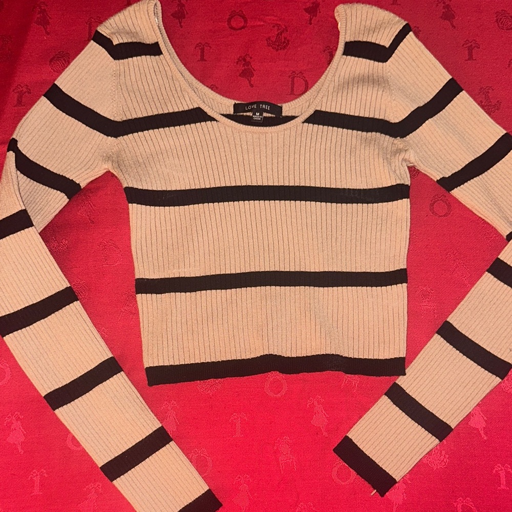 Love Tree Black and Cream Ribbed Crop Top - Picture 2 of 5